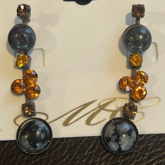 GORGEOUS Crystal and Howlite Pierced Earrings by MC - Picture 2 of 2